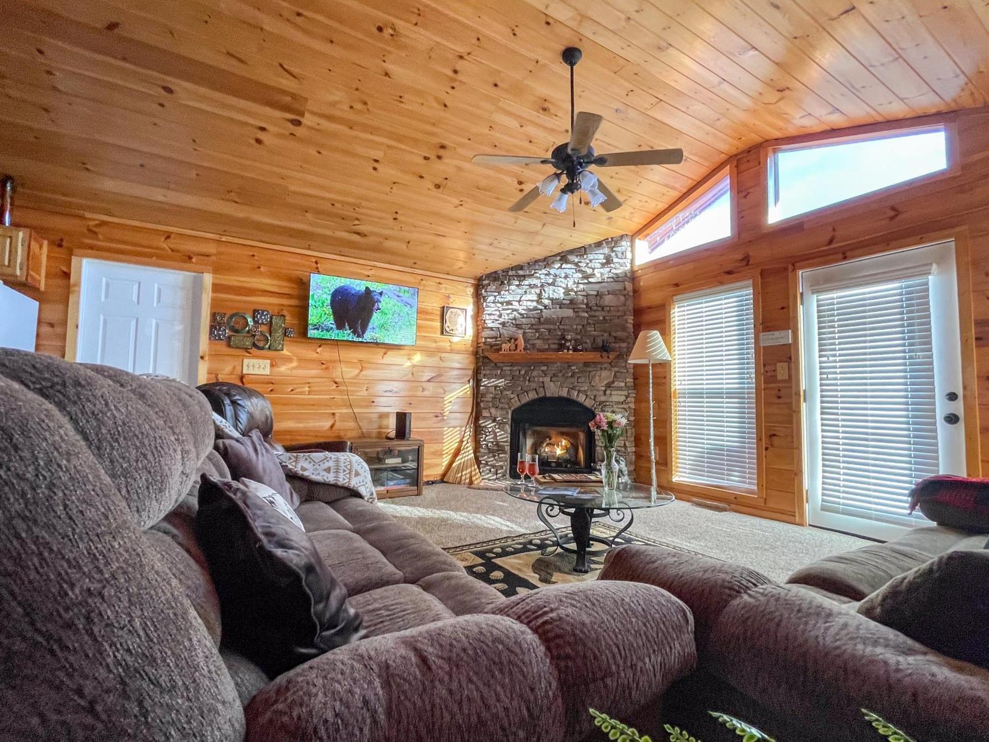 Luxurious Pigeon Forge Cabin, W/ Hottub, Easydrive, Arcade Game, Panoramic Views Exterior photo